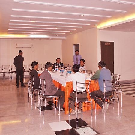 Hotel The Sapphire Grand Varanasi Exterior foto