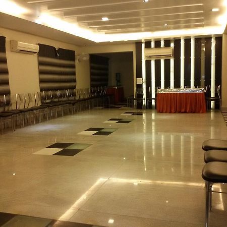 Hotel The Sapphire Grand Varanasi Exterior foto