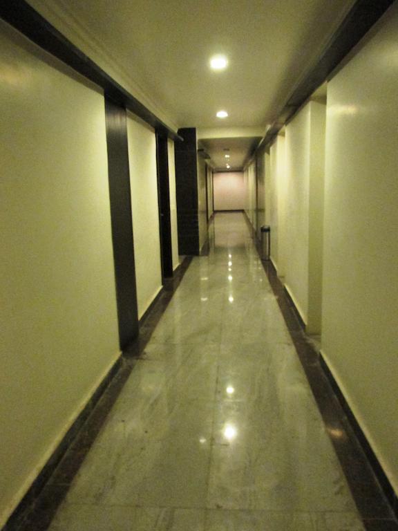 Hotel The Sapphire Grand Varanasi Exterior foto