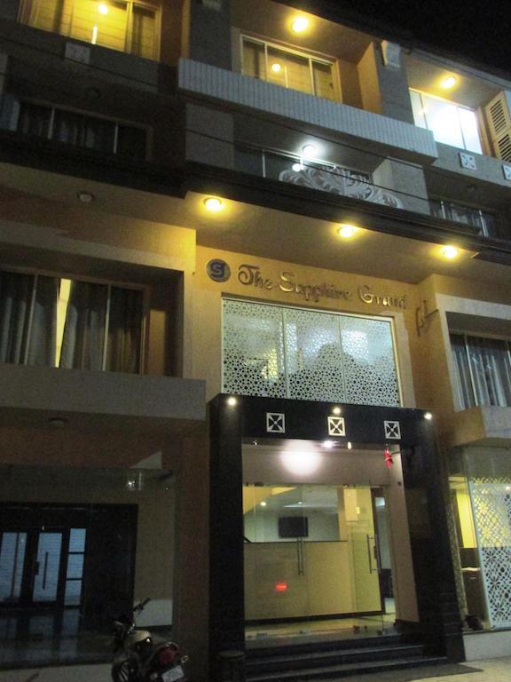 Hotel The Sapphire Grand Varanasi Exterior foto
