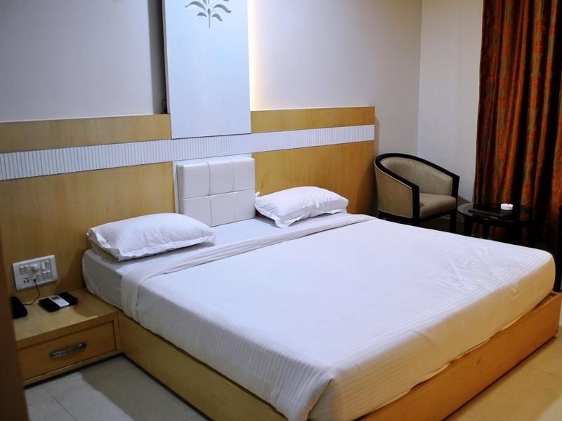 Hotel The Sapphire Grand Varanasi Habitación foto