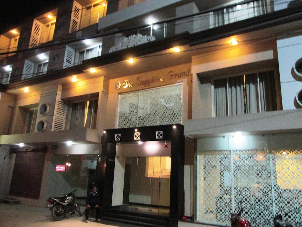 Hotel The Sapphire Grand Varanasi Exterior foto