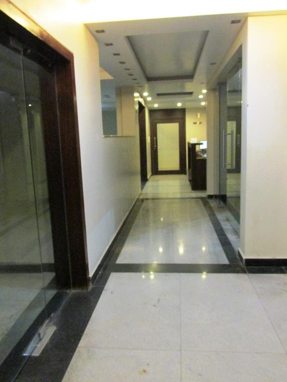 Hotel The Sapphire Grand Varanasi Exterior foto
