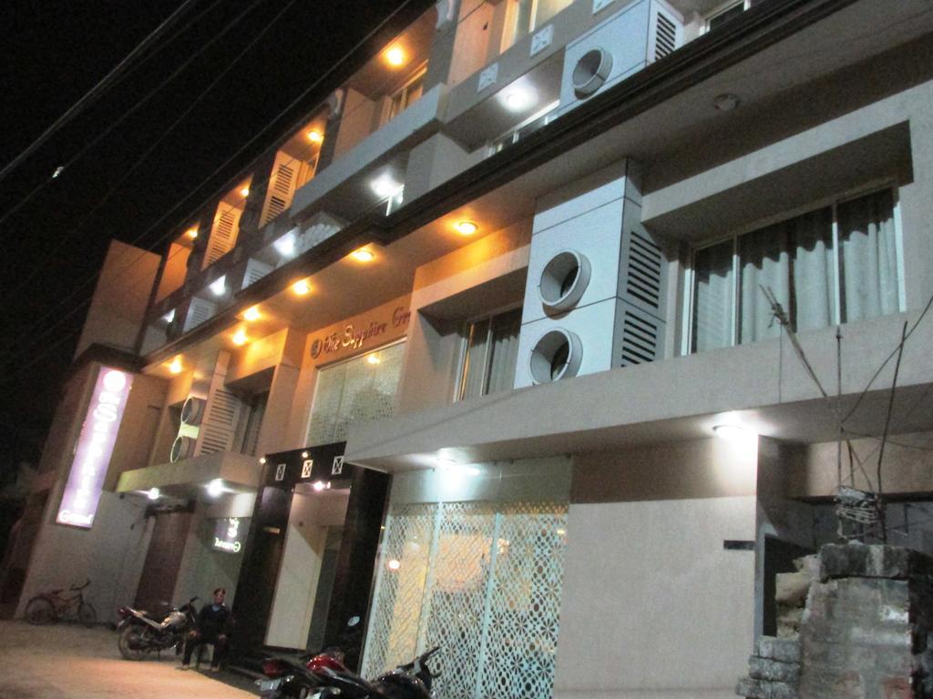 Hotel The Sapphire Grand Varanasi Exterior foto