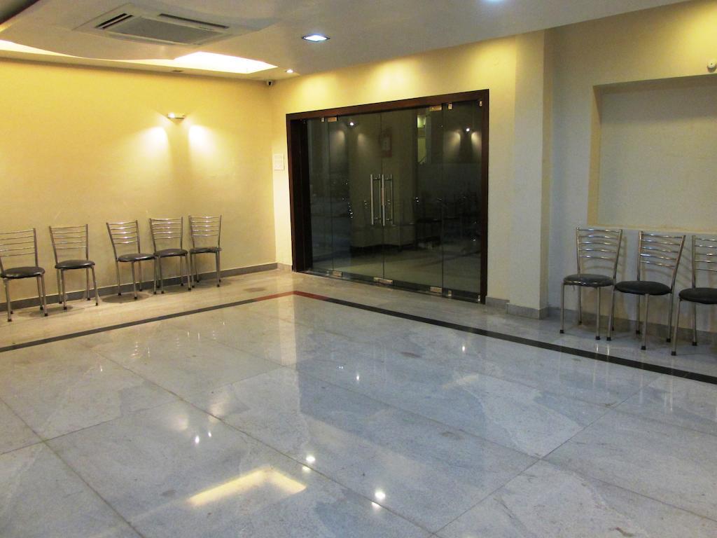 Hotel The Sapphire Grand Varanasi Exterior foto