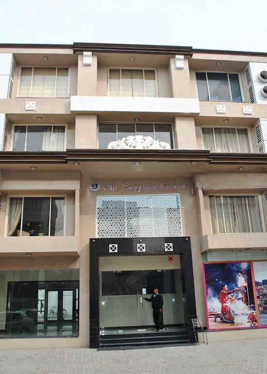 Hotel The Sapphire Grand Varanasi Exterior foto