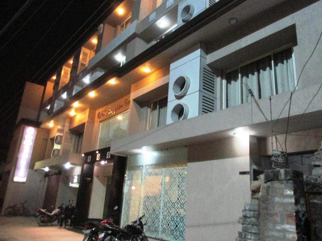 Hotel The Sapphire Grand Varanasi Exterior foto