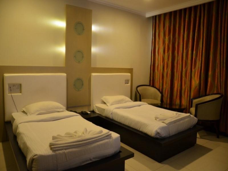 Hotel The Sapphire Grand Varanasi Exterior foto